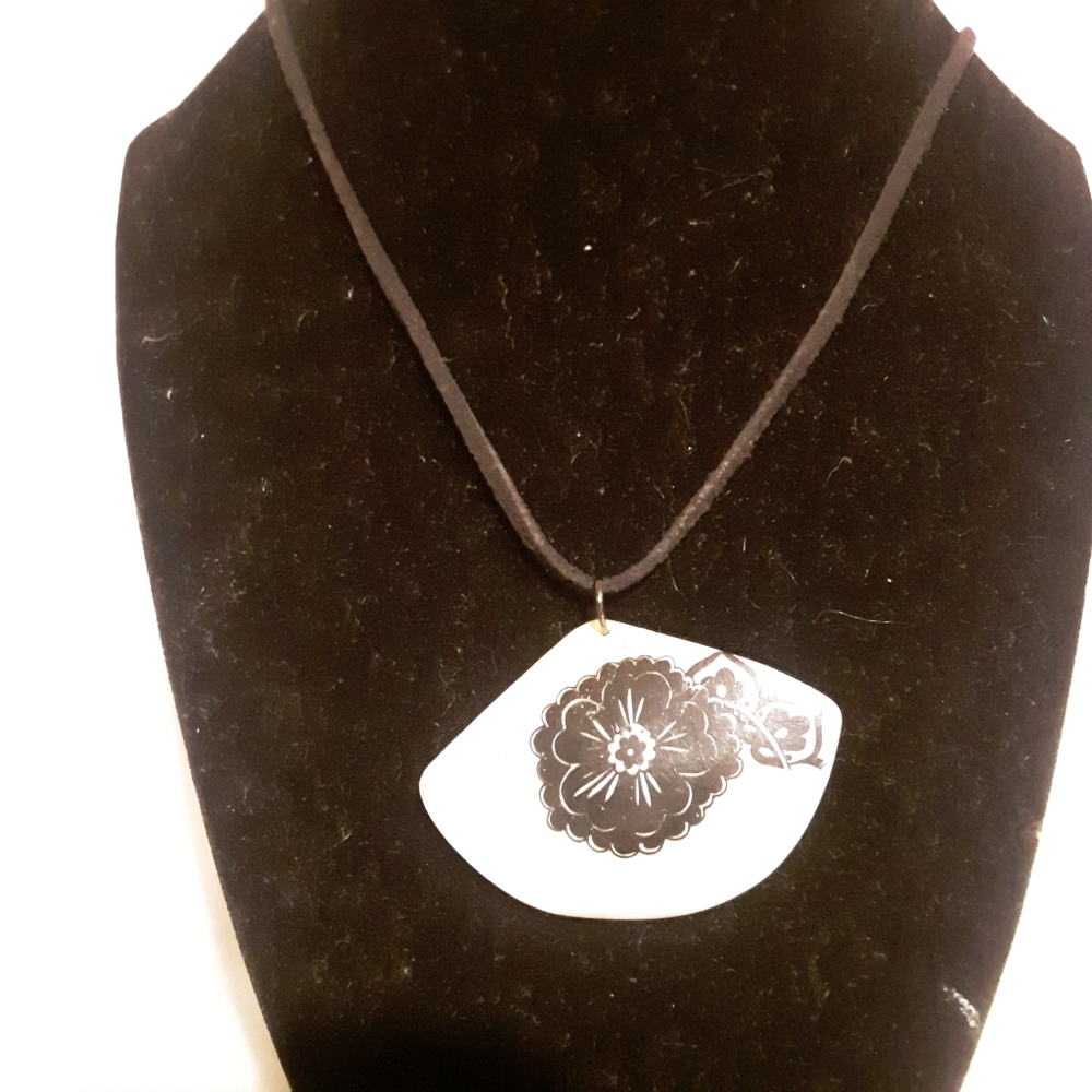 Shell necklace - Picture 2 of 3